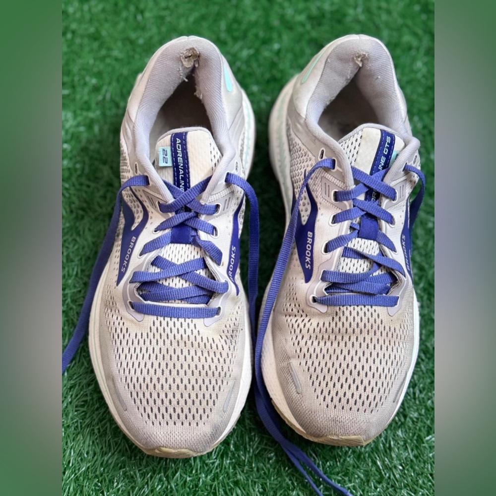 Brooks women’s‎ adrenaline 22 athletic shoes size 11